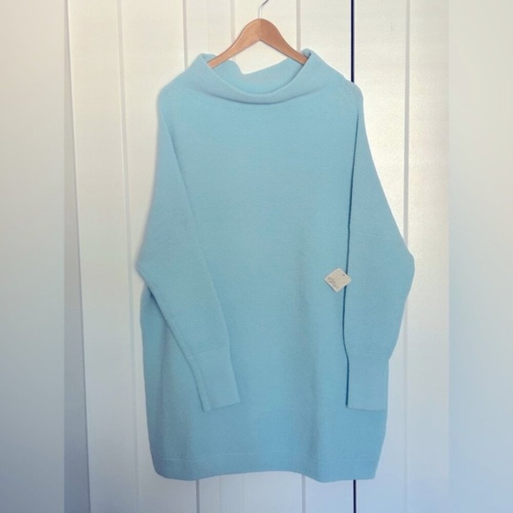 Free People Dream Blue Ottoman slouch tunic, size Medium, new with tags 🩵